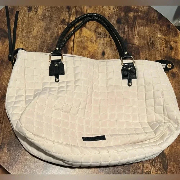 BCBGMAXAZRIA | ladies large quilted tote bag - Picture 8 of 16
